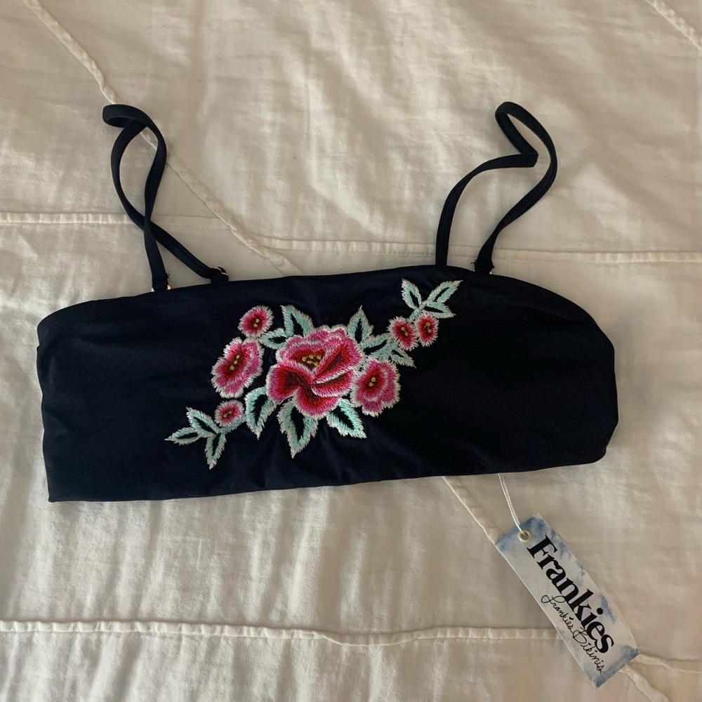 NWT!! Frankies Bikinis Bikini Top